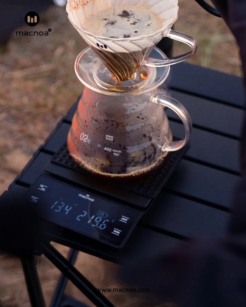 MACNOA coffee scale Qatar showing LED display and integrated brewing timer
